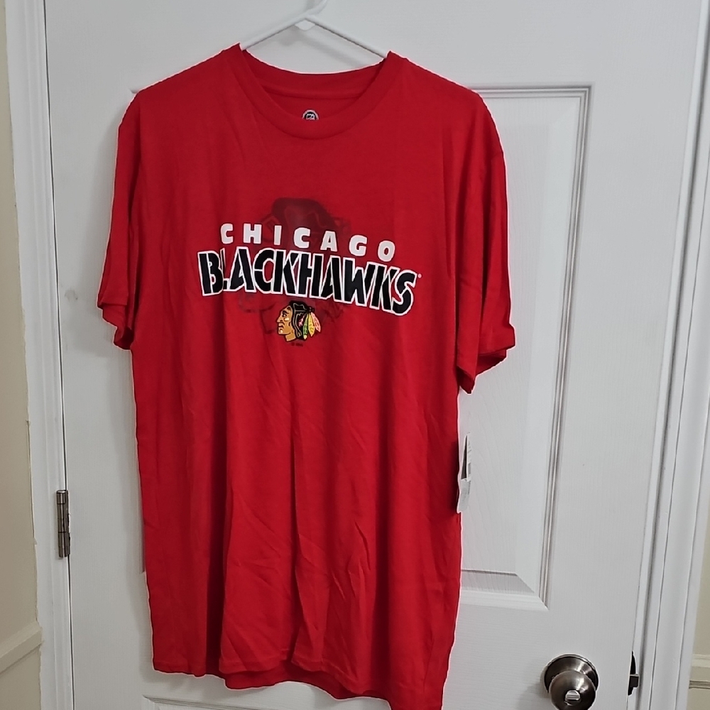NHL Chicago Blackhawks Red Tee. Size L 42/44. Nwt.